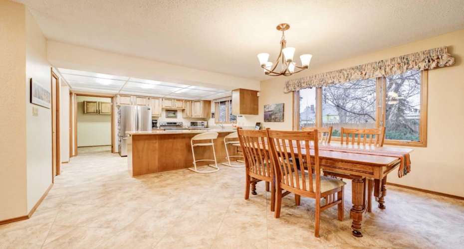 1148 Morden Avenue, Pincher Creek, Alberta T0K1W0, 5 Bedrooms Bedrooms, ,4 BathroomsBathrooms,Residential,For Sale,Morden,A2282226