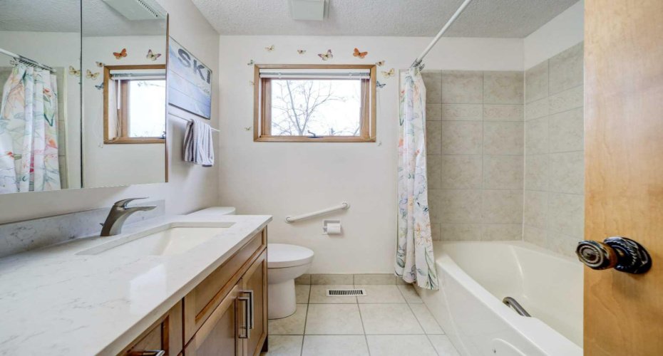 1148 Morden Avenue, Pincher Creek, Alberta T0K1W0, 5 Bedrooms Bedrooms, ,4 BathroomsBathrooms,Residential,For Sale,Morden,A2282226