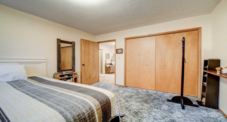 1148 Morden Avenue, Pincher Creek, Alberta T0K1W0, 5 Bedrooms Bedrooms, ,4 BathroomsBathrooms,Residential,For Sale,Morden,A2282226