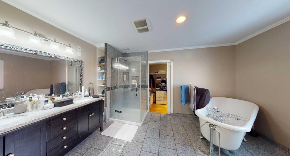 Primary Ensuite - upstairs