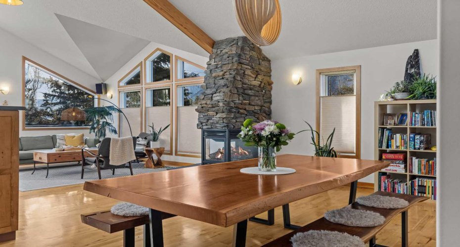 1712 11th Avenue, Canmore, Alberta T1W 1V2, 5 Bedrooms Bedrooms, ,3 BathroomsBathrooms,Residential,For Sale,11th,A2282392
