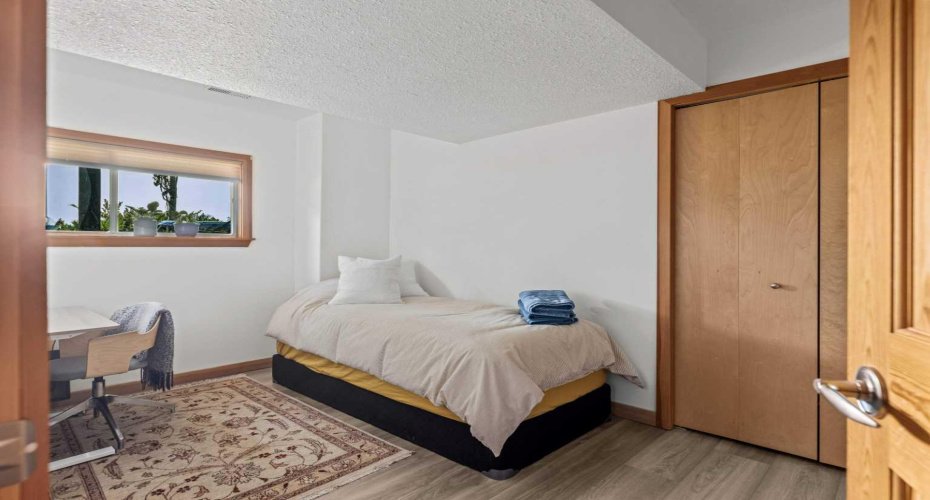 1712 11th Avenue, Canmore, Alberta T1W 1V2, 5 Bedrooms Bedrooms, ,3 BathroomsBathrooms,Residential,For Sale,11th,A2282392