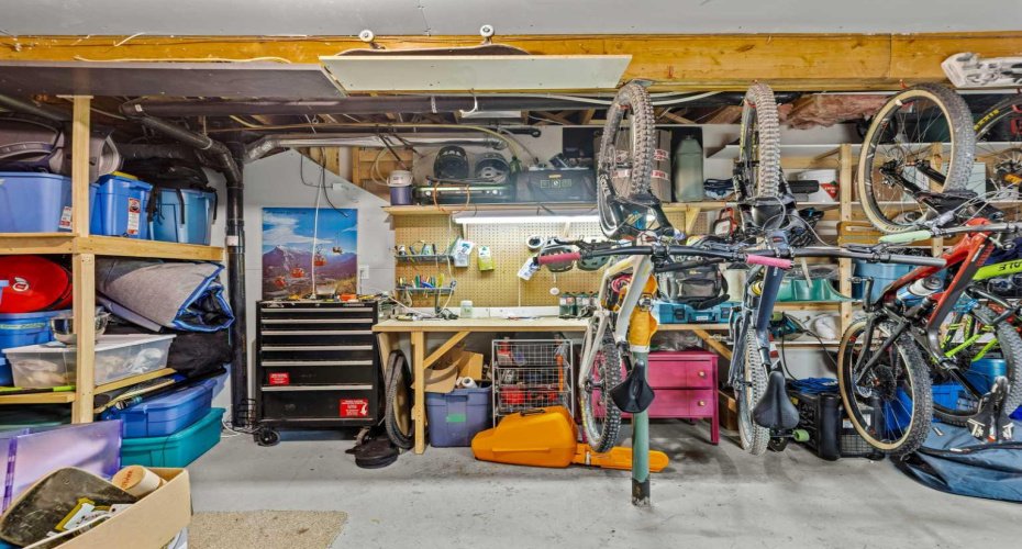 1712 11th Avenue, Canmore, Alberta T1W 1V2, 5 Bedrooms Bedrooms, ,3 BathroomsBathrooms,Residential,For Sale,11th,A2282392