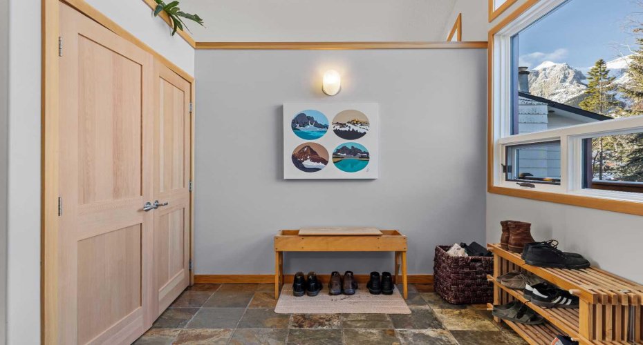 1712 11th Avenue, Canmore, Alberta T1W 1V2, 5 Bedrooms Bedrooms, ,3 BathroomsBathrooms,Residential,For Sale,11th,A2282392