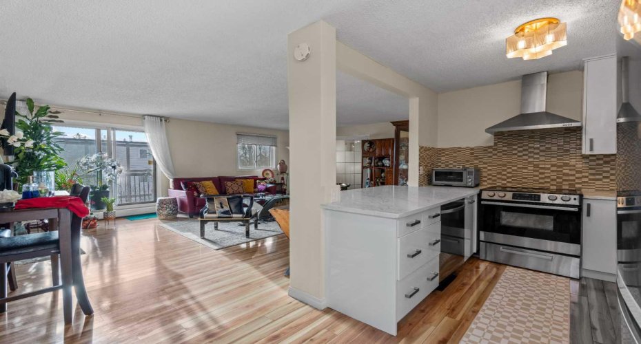 305 25 Avenue, Calgary, Alberta T2S 0L8, 2 Bedrooms Bedrooms, ,2 BathroomsBathrooms,Residential,For Sale,25,A2281350