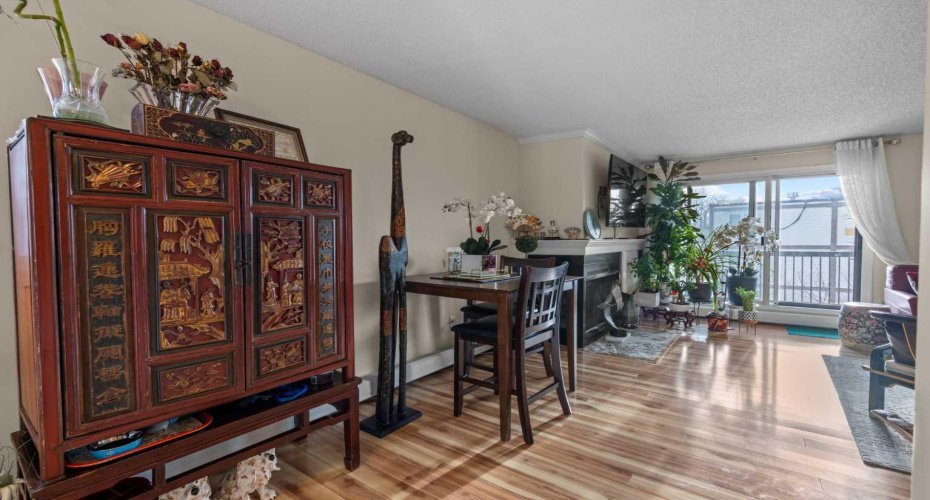 305 25 Avenue, Calgary, Alberta T2S 0L8, 2 Bedrooms Bedrooms, ,2 BathroomsBathrooms,Residential,For Sale,25,A2281350