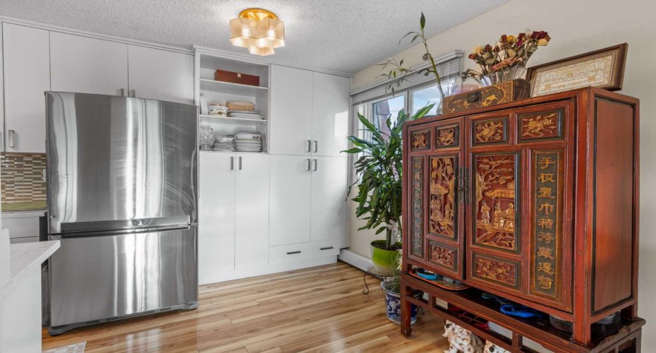 305 25 Avenue, Calgary, Alberta T2S 0L8, 2 Bedrooms Bedrooms, ,2 BathroomsBathrooms,Residential,For Sale,25,A2281350