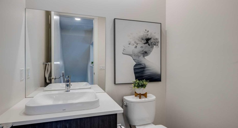 Main level 2 pc powder room.