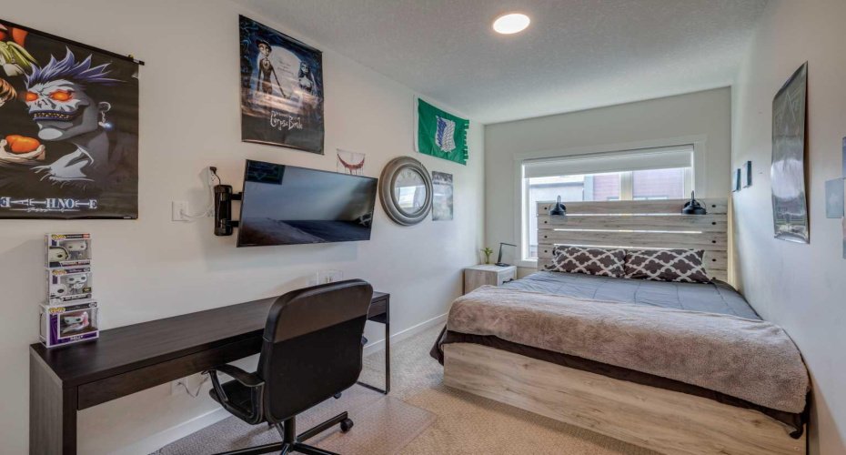 Upper level 1st bedroom.