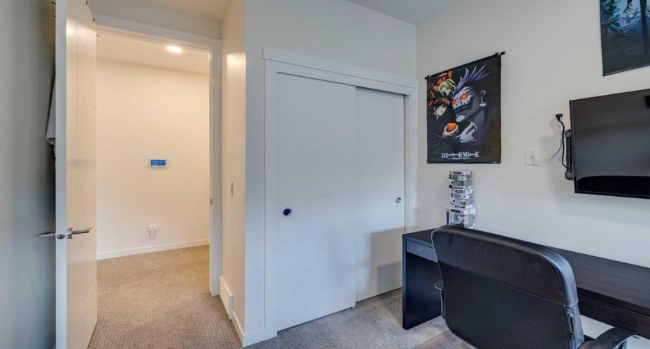 Upper level 1st bedroom.