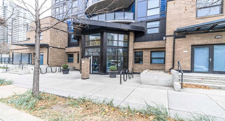 303 13 Avenue, Calgary, Alberta T2R0Y9, 3 Bedrooms Bedrooms, ,2 BathroomsBathrooms,Residential,For Sale,13,A2282518