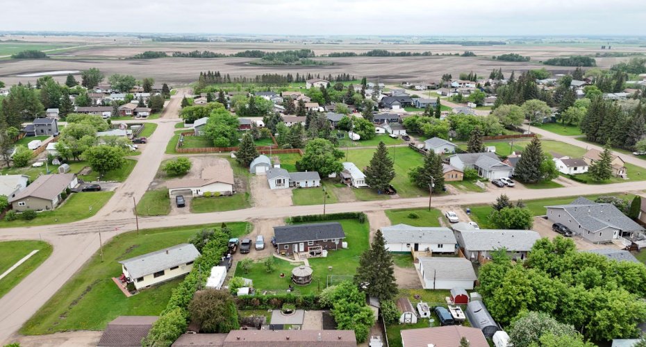 111 4 Avenue, Maidstone, Saskatchewan S0M1M0, 4 Bedrooms Bedrooms, ,2 BathroomsBathrooms,Residential,For Sale,4,A2282230