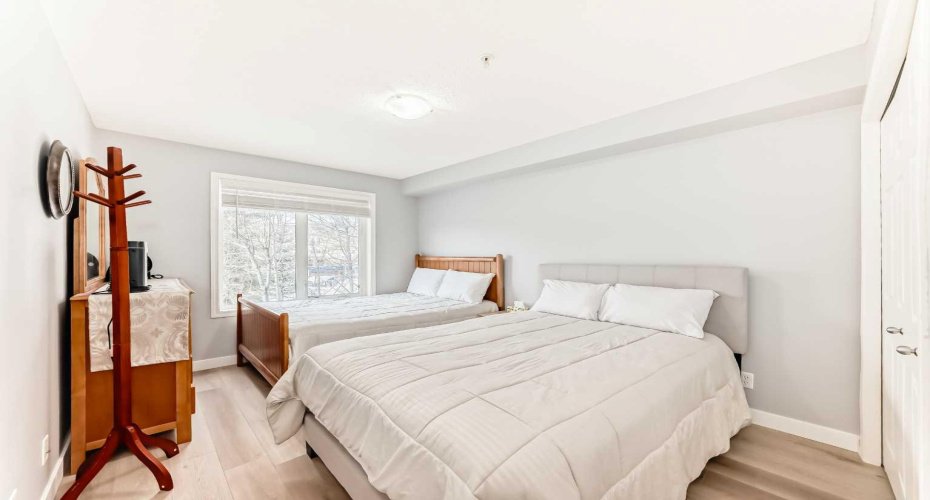 5200 44 Avenue, Calgary, Alberta T1Y 7L4, 2 Bedrooms Bedrooms, ,2 BathroomsBathrooms,Residential,For Sale,44,A2282351