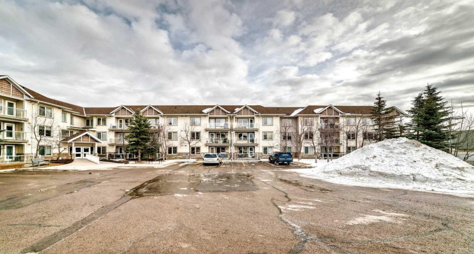 5200 44 Avenue, Calgary, Alberta T1Y 7L4, 2 Bedrooms Bedrooms, ,2 BathroomsBathrooms,Residential,For Sale,44,A2282351