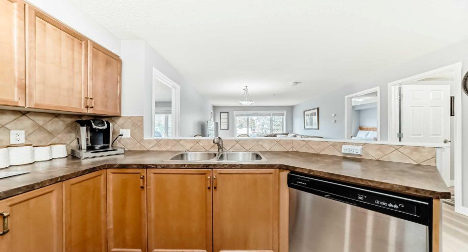 5200 44 Avenue, Calgary, Alberta T1Y 7L4, 2 Bedrooms Bedrooms, ,2 BathroomsBathrooms,Residential,For Sale,44,A2282351