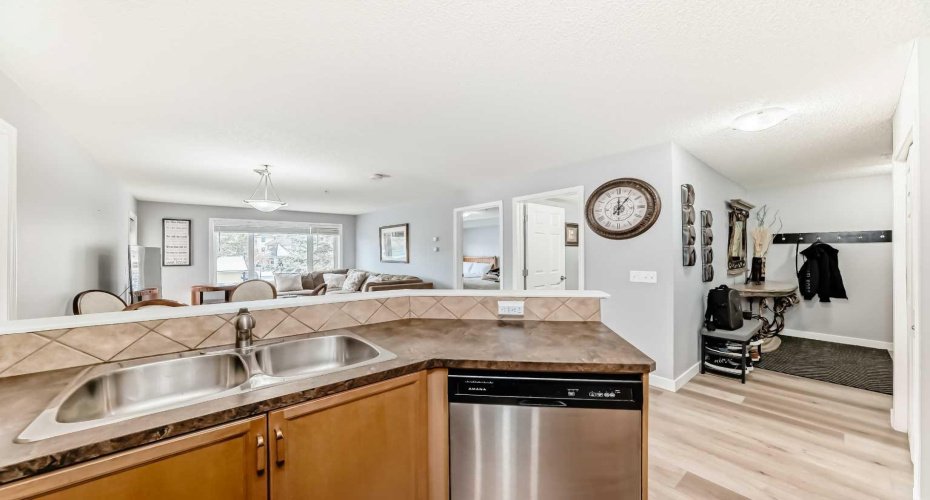 5200 44 Avenue, Calgary, Alberta T1Y 7L4, 2 Bedrooms Bedrooms, ,2 BathroomsBathrooms,Residential,For Sale,44,A2282351