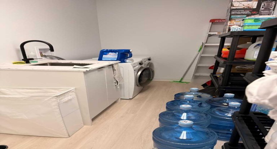 Calgary, Alberta, ,Commercial,For Lease,A2282464