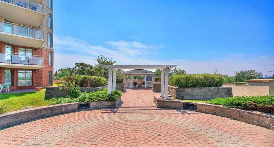 There are two terraces to enjoy