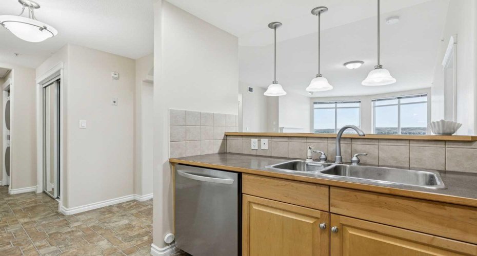 1726 14 Avenue, Calgary, Alberta T2N 4Y8, 2 Bedrooms Bedrooms, ,2 BathroomsBathrooms,Residential,For Sale,14,A2282485