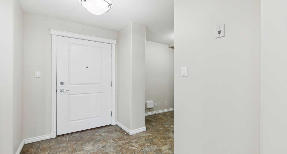 Entrance with den to the side