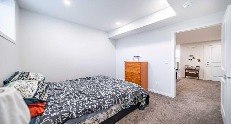 27 Iris Crescent, Okotoks, Alberta T1S 5V5, 4 Bedrooms Bedrooms, ,4 BathroomsBathrooms,Residential,For Sale,Iris,A2282495