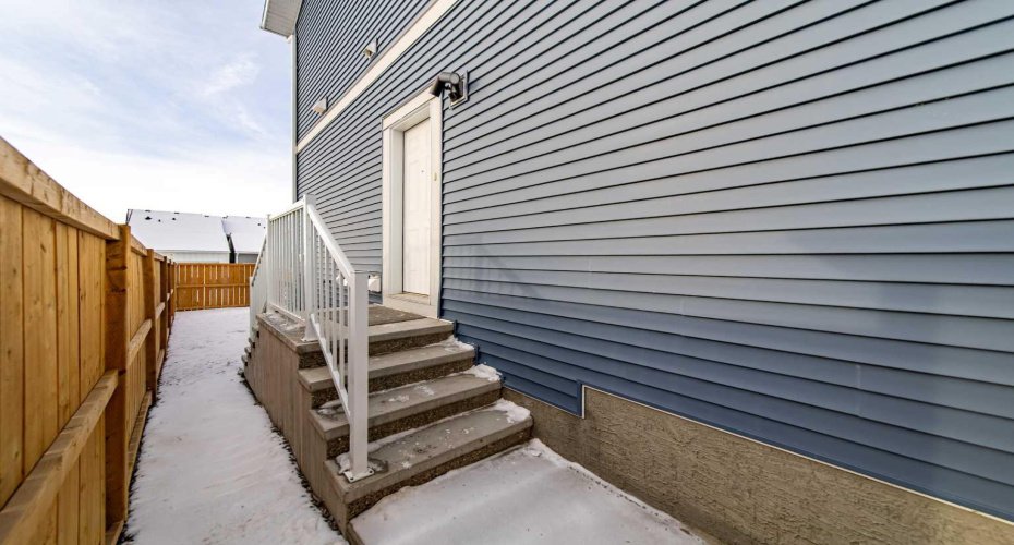 Seperate Side enterance to basement suite