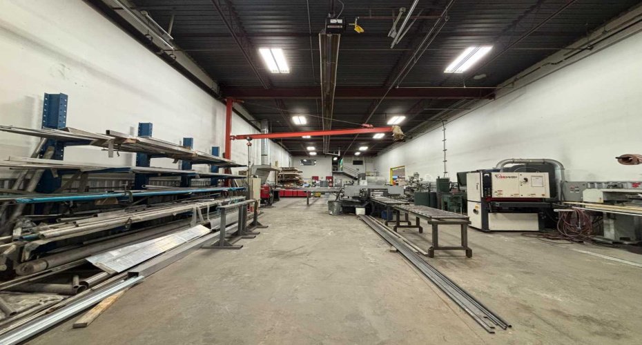 4316 64 Avenue, Calgary, Alberta T2C2B3, ,Commercial,For Sale,64,A2282660