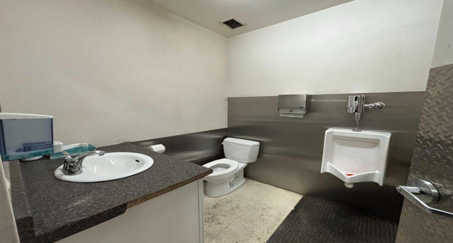 4316 64 Avenue, Calgary, Alberta T2C2B3, ,Commercial,For Sale,64,A2282660