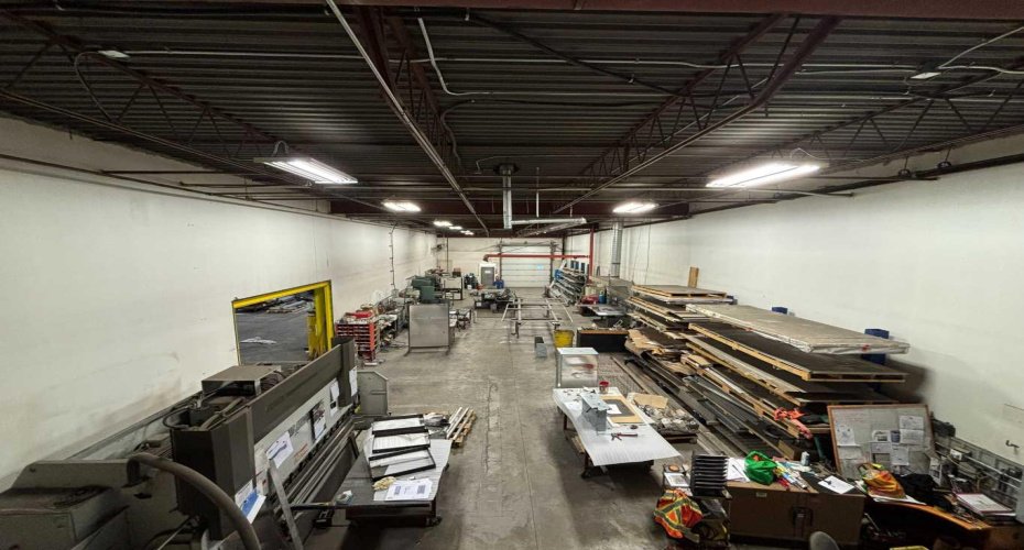 4316 64 Avenue, Calgary, Alberta T2C2B3, ,Commercial,For Sale,64,A2282660