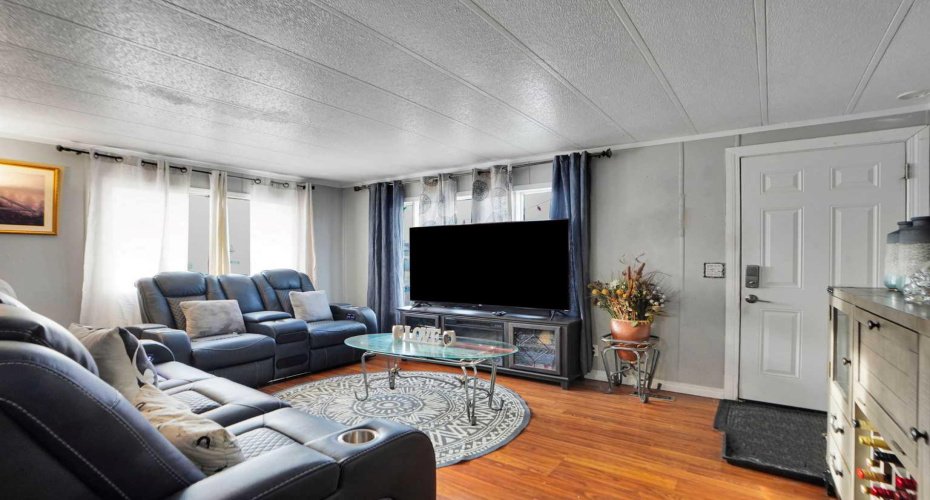 6220 17 Avenue, Calgary, Alberta T2A 0W6, 3 Bedrooms Bedrooms, ,1 BathroomBathrooms,Mobile,For Sale,17,A2282704