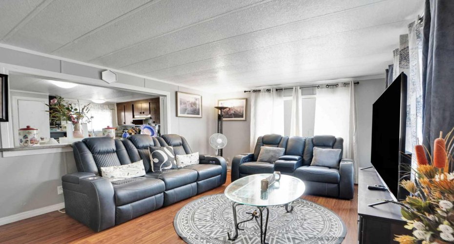 6220 17 Avenue, Calgary, Alberta T2A 0W6, 3 Bedrooms Bedrooms, ,1 BathroomBathrooms,Mobile,For Sale,17,A2282704