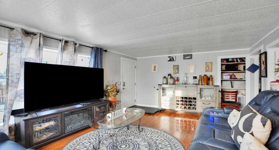 6220 17 Avenue, Calgary, Alberta T2A 0W6, 3 Bedrooms Bedrooms, ,1 BathroomBathrooms,Mobile,For Sale,17,A2282704