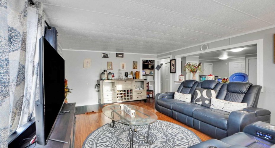 6220 17 Avenue, Calgary, Alberta T2A 0W6, 3 Bedrooms Bedrooms, ,1 BathroomBathrooms,Mobile,For Sale,17,A2282704