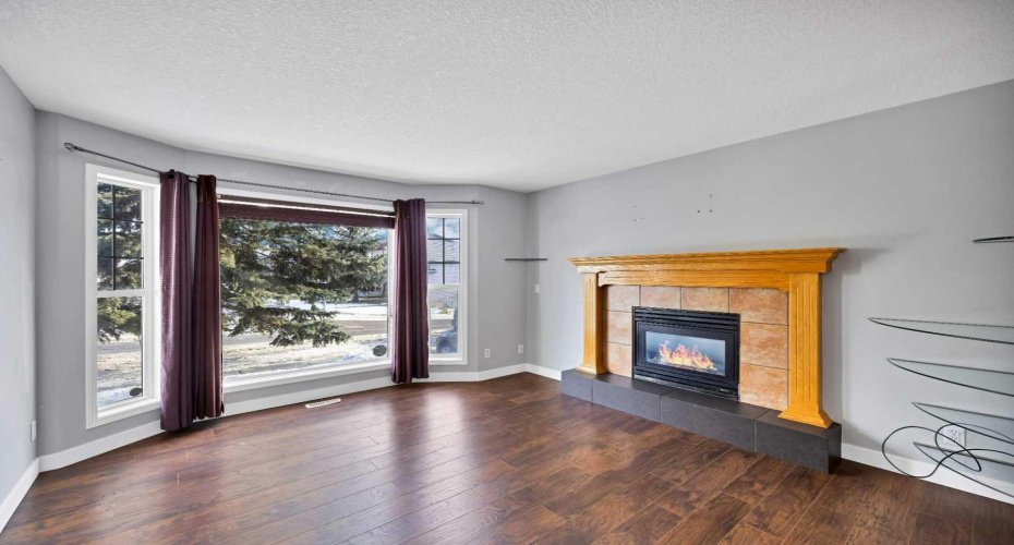 107 Taravista Street, Calgary, Alberta T3J 4S3, 4 Bedrooms Bedrooms, ,3 BathroomsBathrooms,Residential,For Sale,Taravista,A2279008