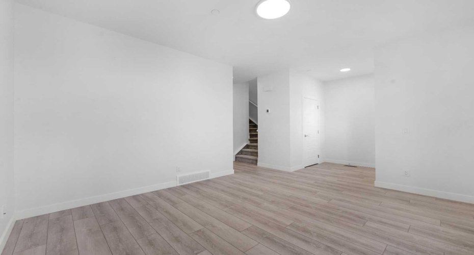 477 Hotchkiss Drive, Calgary, Alberta T3S 0N5, 3 Bedrooms Bedrooms, ,3 BathroomsBathrooms,Residential,For Sale,Hotchkiss,A2279358