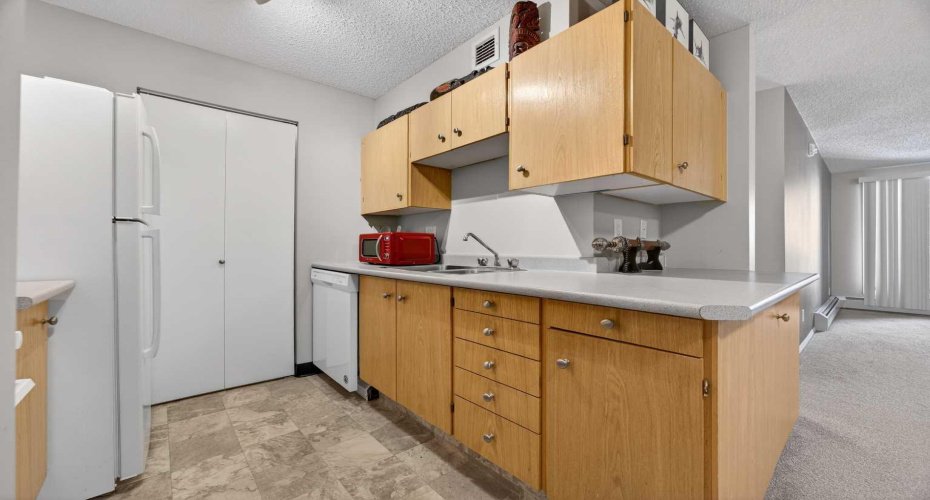 7301 4A Street, Calgary, Alberta T2V 4V8, 1 Bedroom Bedrooms, ,1 BathroomBathrooms,Residential,For Sale,4A,A2279807