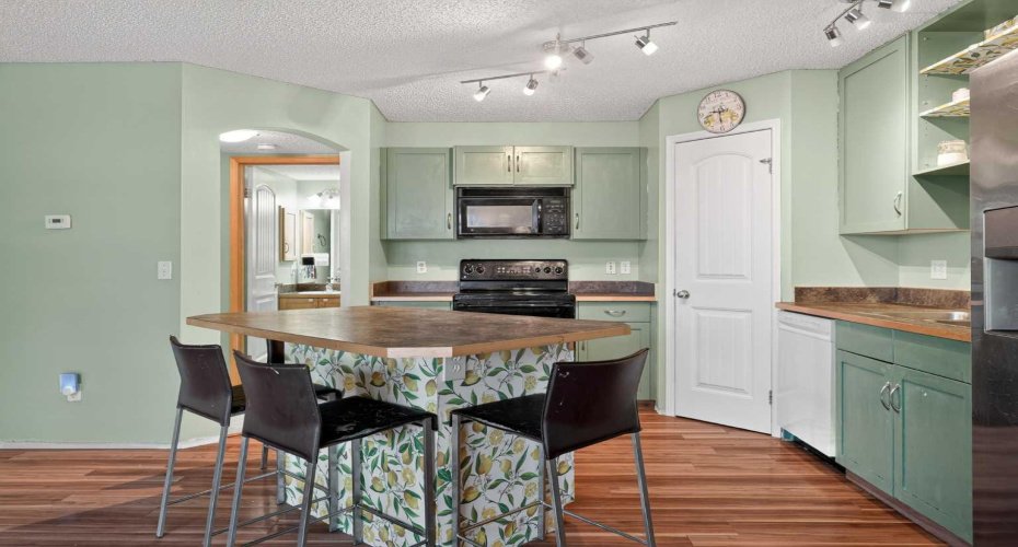 23 Everridge Square, Calgary, Alberta T2Y5J6, 2 Bedrooms Bedrooms, ,1 BathroomBathrooms,Residential,For Sale,Everridge,A2279823