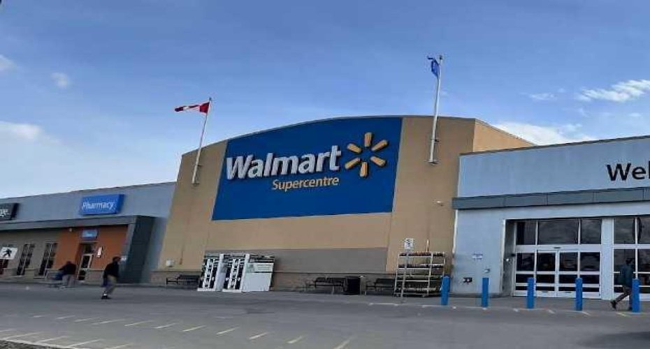 Within walking distance to parks, shopping, dining, and entertainment at East Hills Plaza