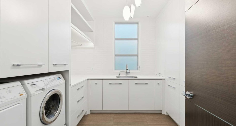LAUNDRY ROOM WITH EXCELLENT STORAGE NEXT TO THE PRIMARY