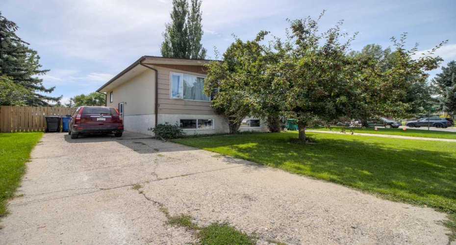 7 cayuga Place, Lethbridge, Alberta T1K 5J1, 4 Bedrooms Bedrooms, ,2 BathroomsBathrooms,Residential,For Sale,cayuga,A2281628