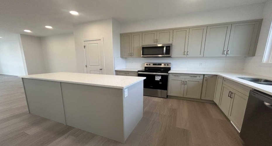 200 Belmont Way, Calgary, Alberta T2X5T4, 3 Bedrooms Bedrooms, ,3 BathroomsBathrooms,Residential,For Sale,Belmont,A2281817