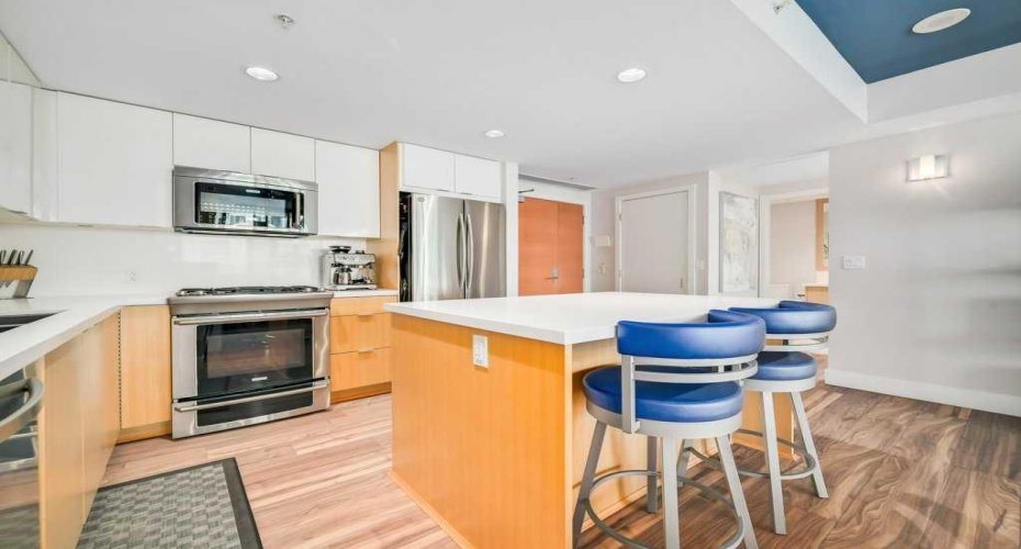 560 6 Avenue, Calgary, Alberta T2G 1K7, 2 Bedroom Bedrooms, 0 ,2 BathroomBathrooms,Residential,For Sale,6,0,A2282554