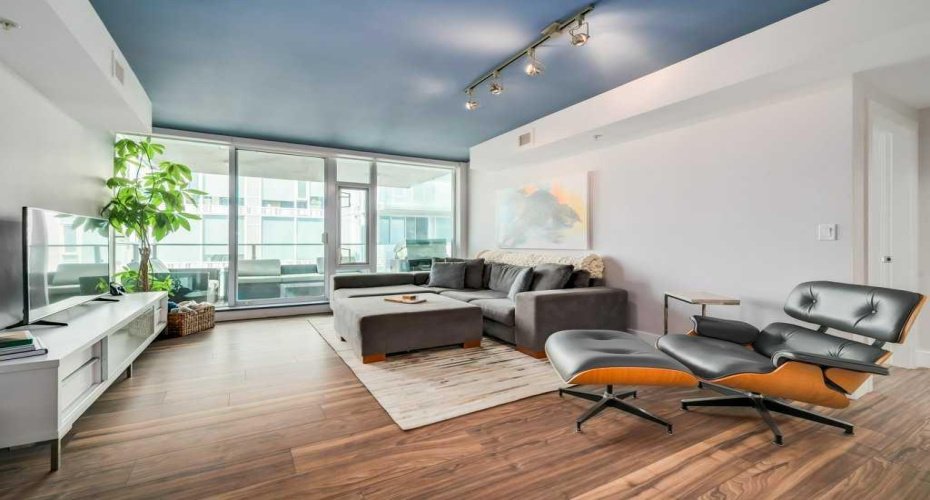 560 6 Avenue, Calgary, Alberta T2G 1K7, 2 Bedroom Bedrooms, 0 ,2 BathroomBathrooms,Residential,For Sale,6,0,A2282554