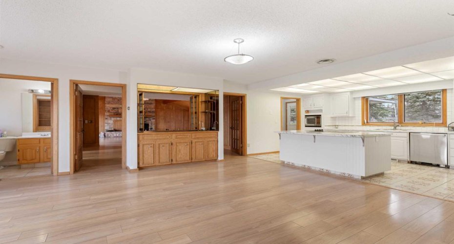 1008 Shawnee Drive, Calgary, Alberta T2Y2T9, 3 Bedrooms Bedrooms, ,4 BathroomsBathrooms,Residential,For Sale,Shawnee,A2279086