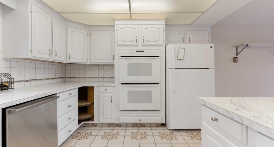 1008 Shawnee Drive, Calgary, Alberta T2Y2T9, 3 Bedrooms Bedrooms, ,4 BathroomsBathrooms,Residential,For Sale,Shawnee,A2279086