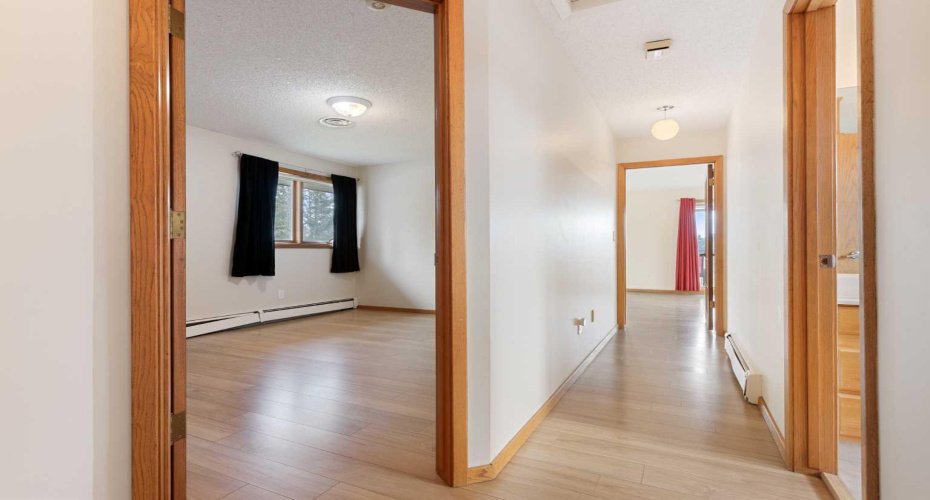 1008 Shawnee Drive, Calgary, Alberta T2Y2T9, 3 Bedrooms Bedrooms, ,4 BathroomsBathrooms,Residential,For Sale,Shawnee,A2279086