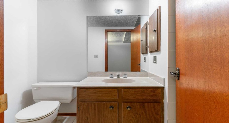 1008 Shawnee Drive, Calgary, Alberta T2Y2T9, 3 Bedrooms Bedrooms, ,4 BathroomsBathrooms,Residential,For Sale,Shawnee,A2279086