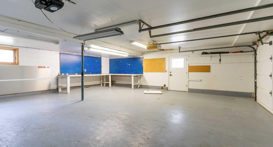 1008 Shawnee Drive, Calgary, Alberta T2Y2T9, 3 Bedrooms Bedrooms, ,4 BathroomsBathrooms,Residential,For Sale,Shawnee,A2279086