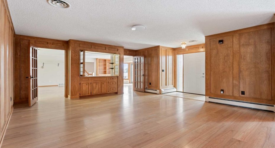 1008 Shawnee Drive, Calgary, Alberta T2Y2T9, 3 Bedrooms Bedrooms, ,4 BathroomsBathrooms,Residential,For Sale,Shawnee,A2279086