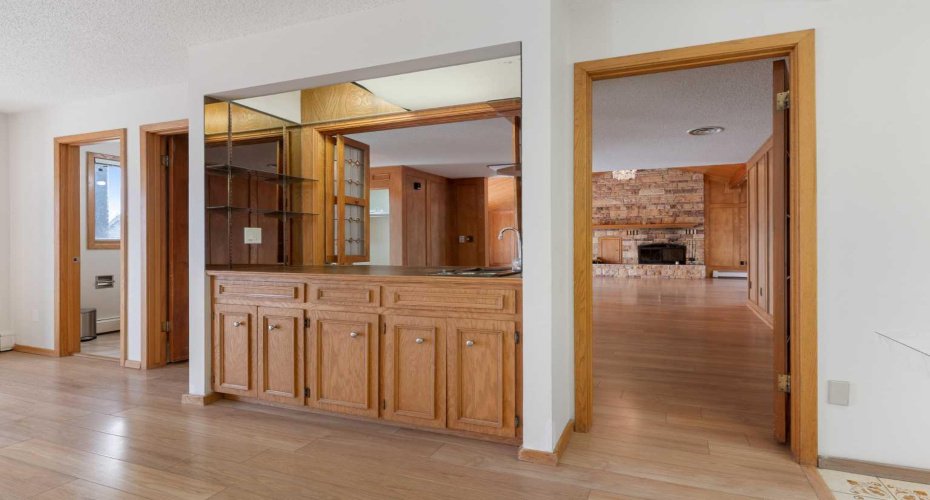 1008 Shawnee Drive, Calgary, Alberta T2Y2T9, 3 Bedrooms Bedrooms, ,4 BathroomsBathrooms,Residential,For Sale,Shawnee,A2279086